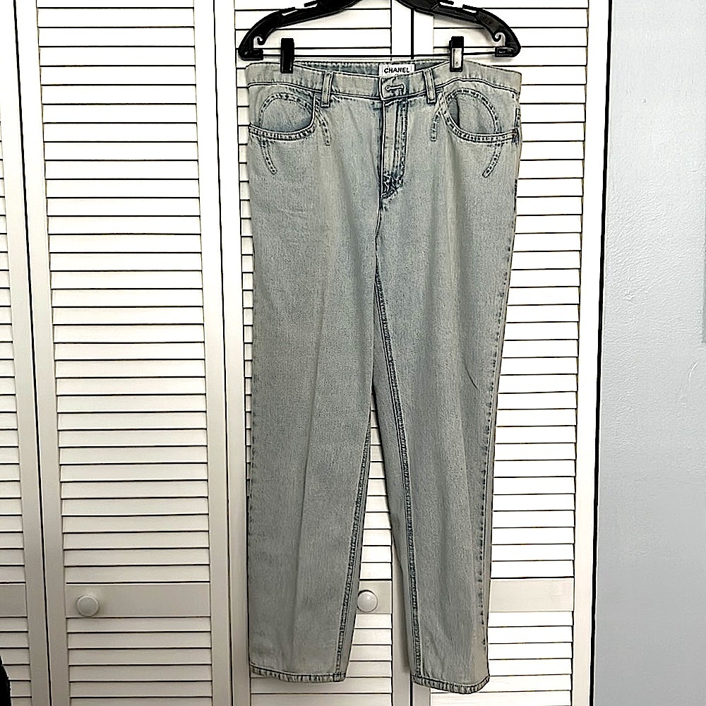CHANEL JEANS Light Washed Blue Denim Coco Embroidered Jeans